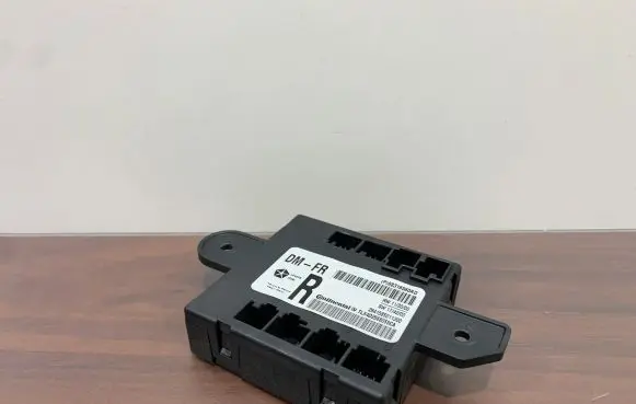 Chrysler Pacifica Door control unit/module 68316560AD