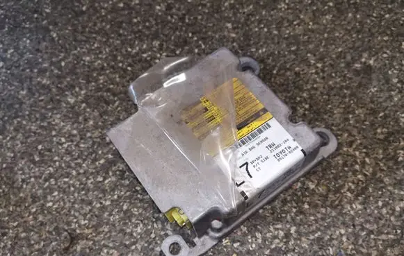 Toyota Corolla E120 E130 Airbag control unit/module 8917002400