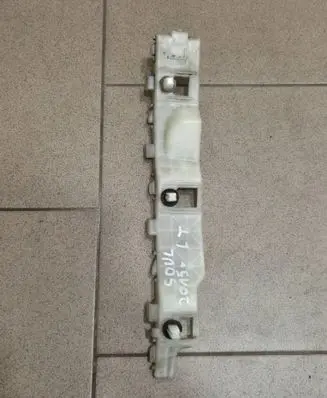 Rear bumper mounting bracket