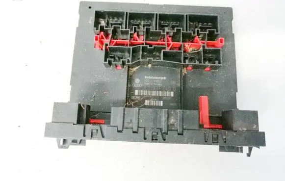 Volkswagen Golf V Comfort/convenience module 3C0937049D 28022871