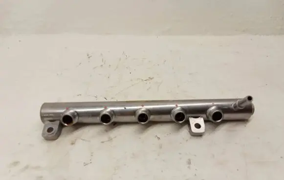 Mercedes-Benz Vito Viano W447 Fuel main line pipe H8201044829 175216420R 1507201393
