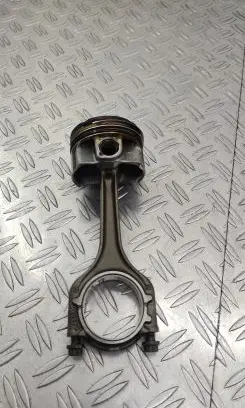 Volkswagen PASSAT B8 Piston with connecting rod Y781 04EBD