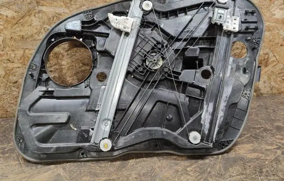 Hyundai i40 Front window lifting mechanism without motor 824703ZXXX