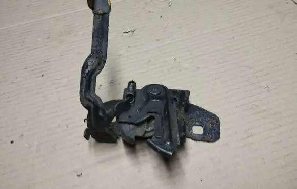 Engine bonnet/hood lock/catch