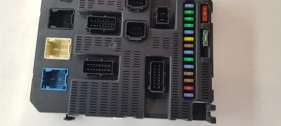 Peugeot 308 Comfort/convenience module 9663798180 BSI2004P0200