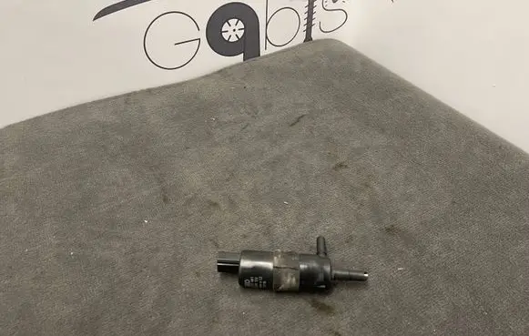 Audi RS4 B8 Headlight washer pump 8K0955681 31097200