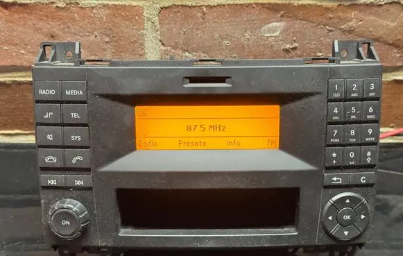 Mercedes-Benz Sprinter W906 Radio/CD/DVD/GPS head unit A9069000004 A9069021102