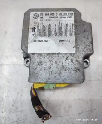 Volkswagen Touran I Airbag control unit/module 1T0909605C