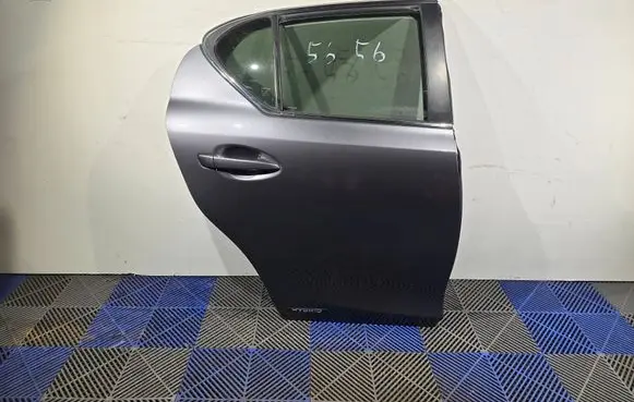Lexus CT 200H Rear door