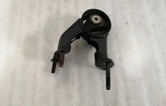 Toyota Corolla Verso AR10 Engine mount bracket 123710R030