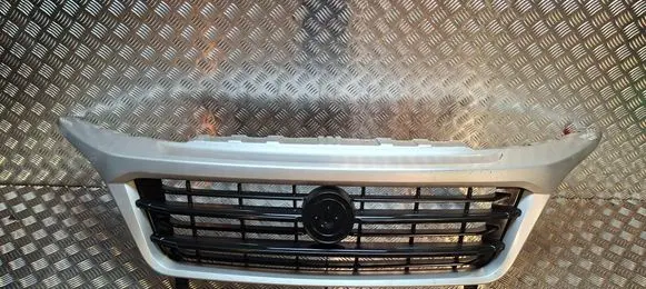 Front bumper upper radiator grill