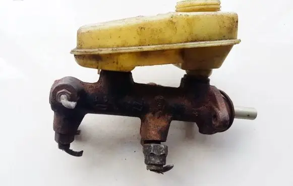 Master brake cylinder