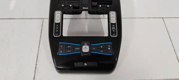 Nissan Leaf I (ZE0) Radio/GPS head unit trim 682603NL0A 682U13NL0A