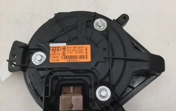 Audi A4 S4 B7 8E 8H A/C air flow flap actuator/motor 8E1820021E