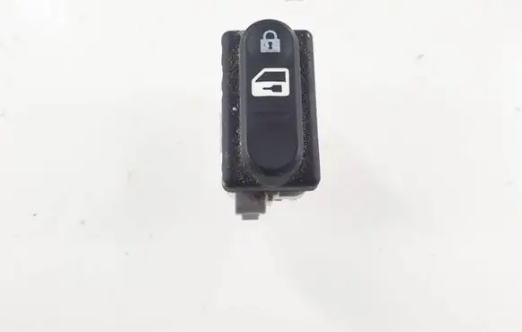 Nissan Qashqai+2 Central locking switch button 
