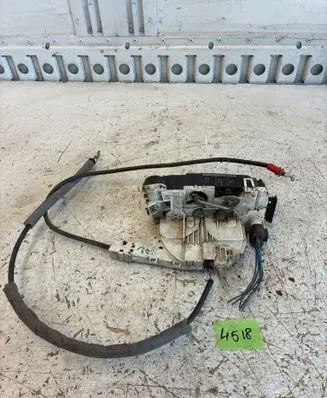Mercedes-Benz Sprinter W906 Front door lock A9067400735 ZGS002