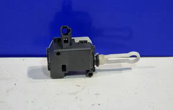 Audi A6 S6 C5 4B Central locking motor 4B5962115B