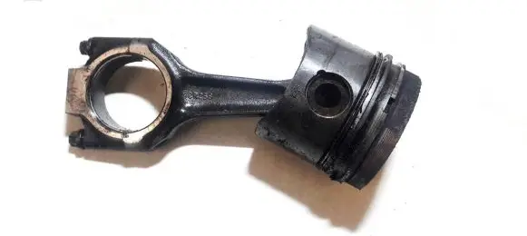 Ford Escort Piston with connecting rod cr258