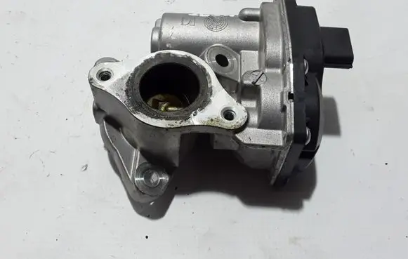 Renault Captur EGR valve 147104647R