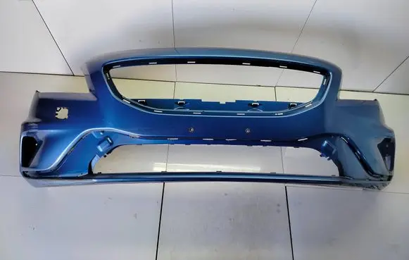 Volvo V40 Front bumper 31347085
