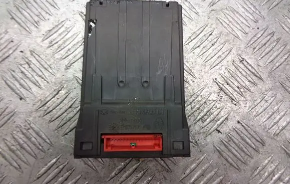Renault Vel Satis Radio/GPS head unit trim P8200006159