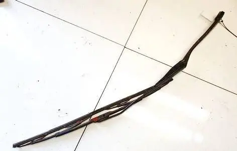 Front wiper blade arm