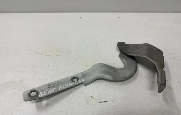Engine bonnet/hood hinges