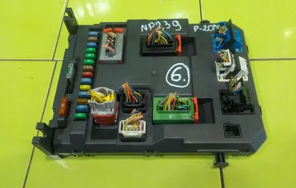 Peugeot 207 Fuse box set 9664983380 NP239