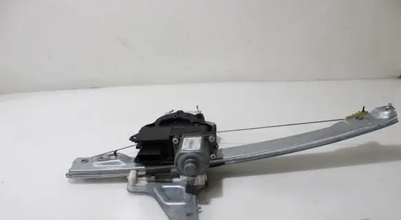 Rear window lifting mechanism without motor