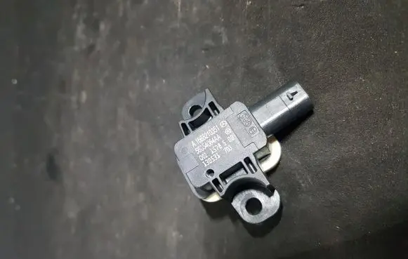 Mercedes-Benz GL X164 Airbag deployment crash/impact sensor 1668210351