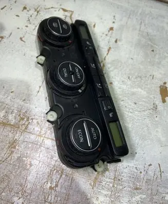 Volkswagen PASSAT B6 Climate control unit