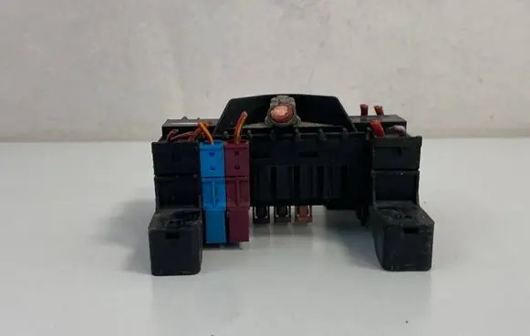 Mercedes-Benz CLS C219 Fuse module 2115450301 13943311 13243271