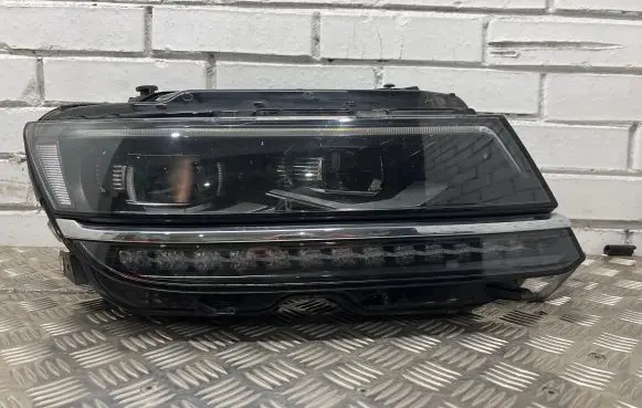 Volkswagen Tiguan Headlight/headlamp 5NN941082C