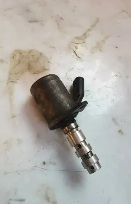 Volkswagen PASSAT B8 Camshaft vanos timing valve 04L906455A