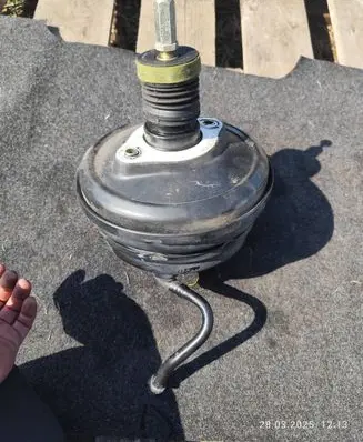 Volkswagen PASSAT B5.5 Brake booster 4B3612105A z10M 4B3612105