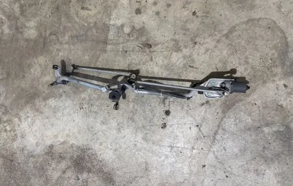 Honda CR-V Front wiper linkage 