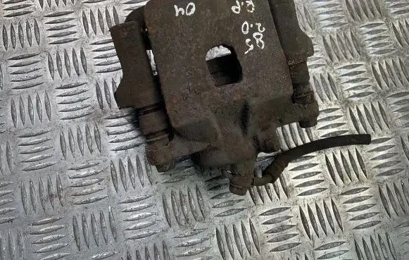 Toyota RAV 4 (XA20) Front brake caliper