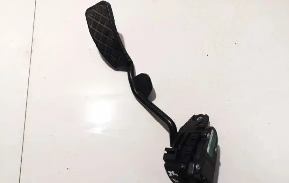 Audi A4 S4 B6 8E 8H Accelerator throttle pedal 8e2721532 6pv008026-34