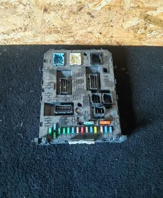 Citroen C5 Fuse module 9666895480