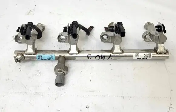Volvo V40 Fuel injector P31303876