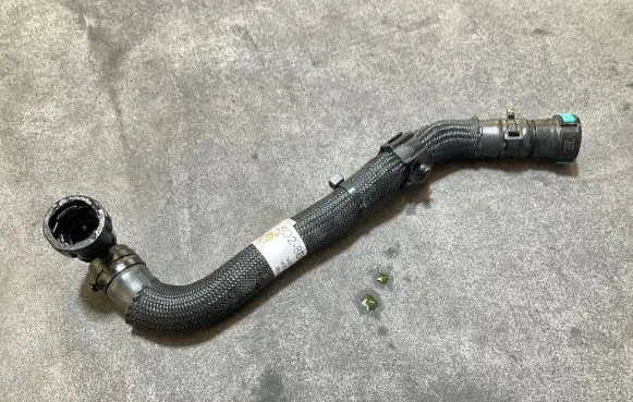Land Rover Evoque II Engine coolant pipe/hose L8D28D059AB