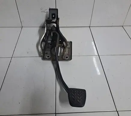 Toyota Avensis T250 Brake pedal 16094A02