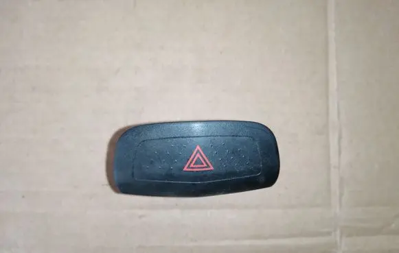 Nissan Primera Hazard light switch 06016