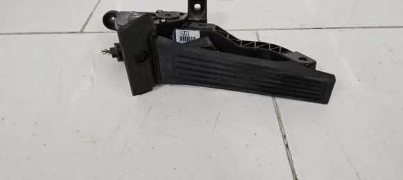 Hyundai i40 Accelerator throttle pedal 327263Z000