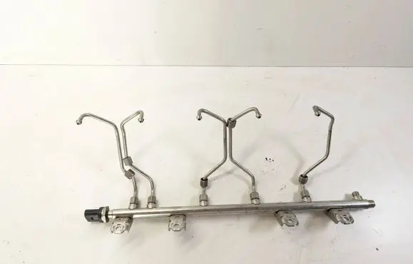BMW X3 F25 Fuel injector supply line/pipe 7575779 96627949