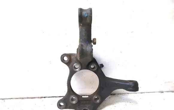 Front wheel hub spindle knuckle