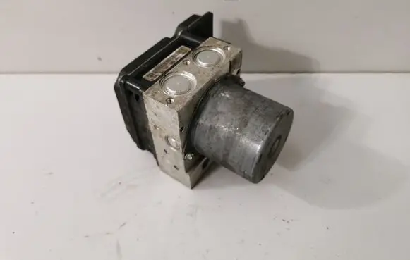 BMW 5 E60 E61 ABS Pump 6758743