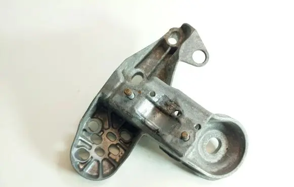 Audi A4 S4 B6 8E 8H Engine mounting bracket 8E0199351M