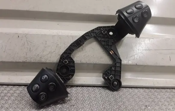 Mercedes-Benz A W169 Steering wheel buttons/switches 1698207310