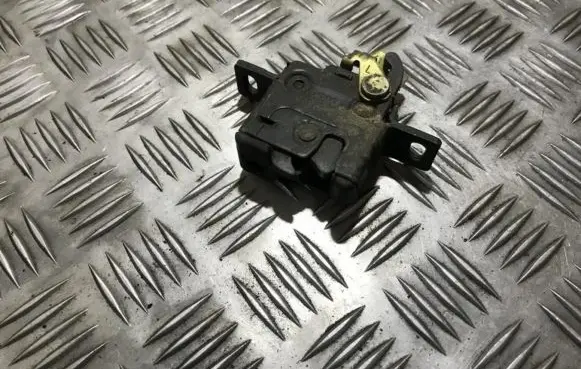 Audi A6 S6 C4 4A Tailgate/trunk/boot lock/catch/latch 4a9827505a